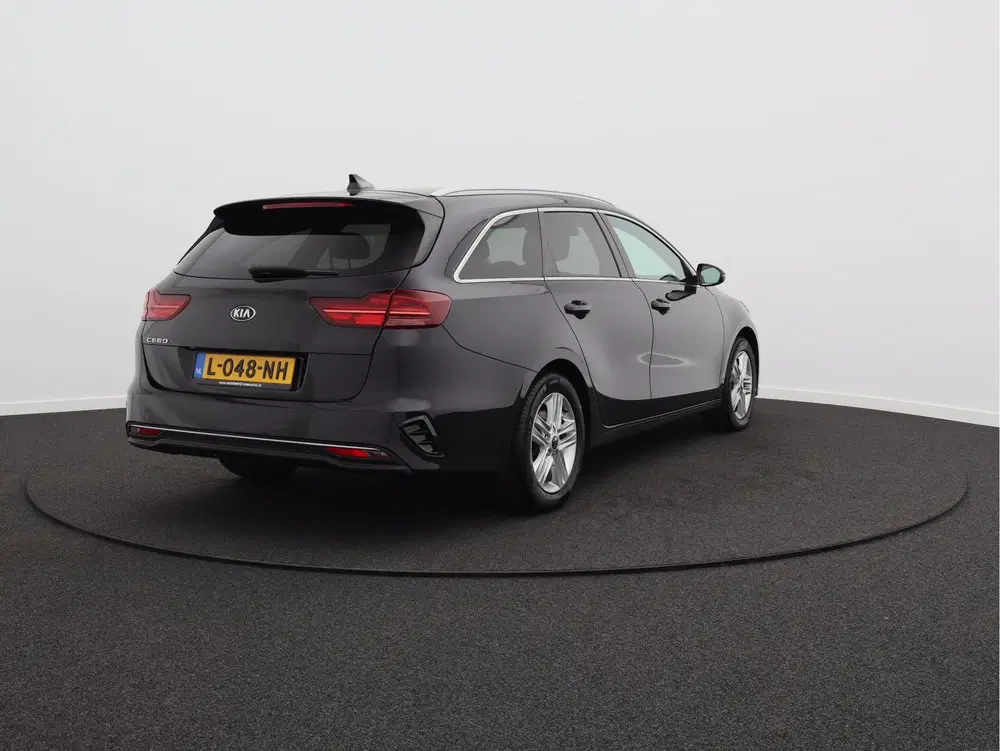 Kia Ceed 1.5 T-GDi DynamicPlusLine uit 2021, foto 17