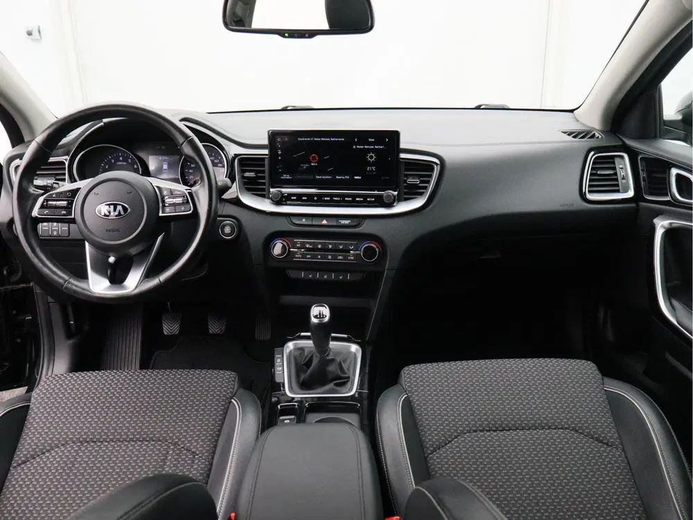 Kia Ceed 1.5 T-GDi DynamicPlusLine uit 2021, foto 2