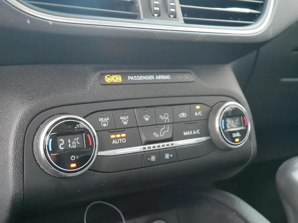 Ford Focus 1.5 EcoBoost Titanium Business NL Auto| Trekhaak| uit 2019, foto 16