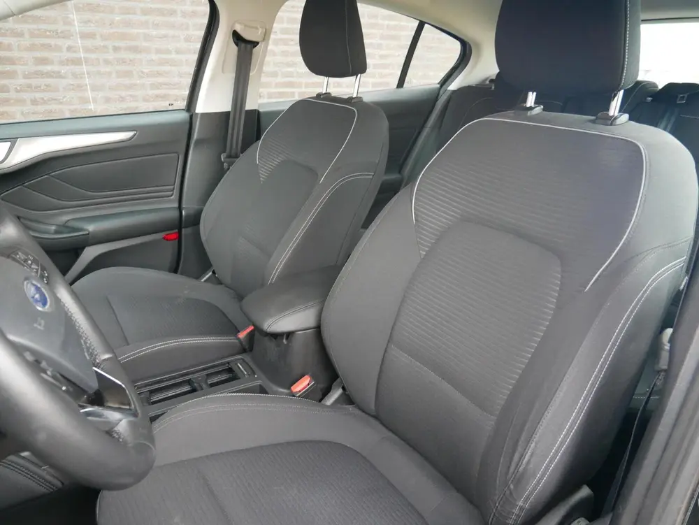 Ford Focus 1.5 EcoBoost Titanium Business NL Auto| Trekhaak| uit 2019, foto 18