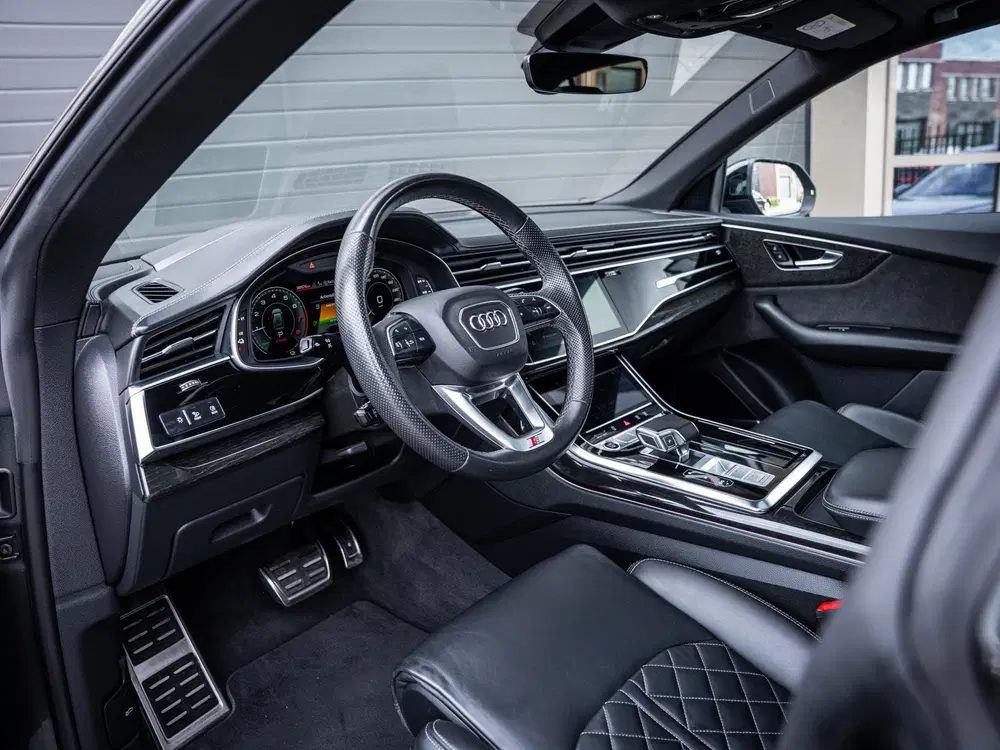 Audi Q8 55 TFSI e quattro Pro Line uit 2021, foto 2