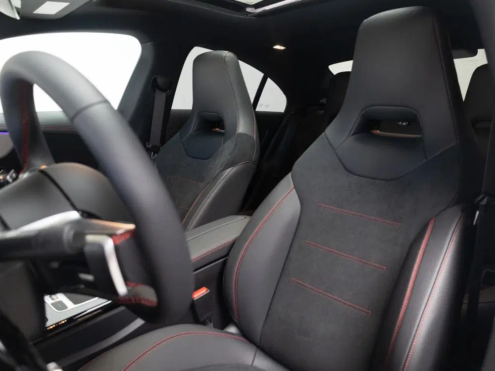 Mercedes-Benz CLA CLA Coupé 180 Star Edition AMG Line Panora uit 2025, foto 9