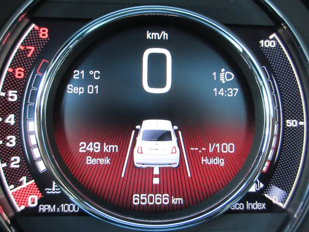 Fiat 500 1.0 Hybrid Sport uit 2021, foto 17
