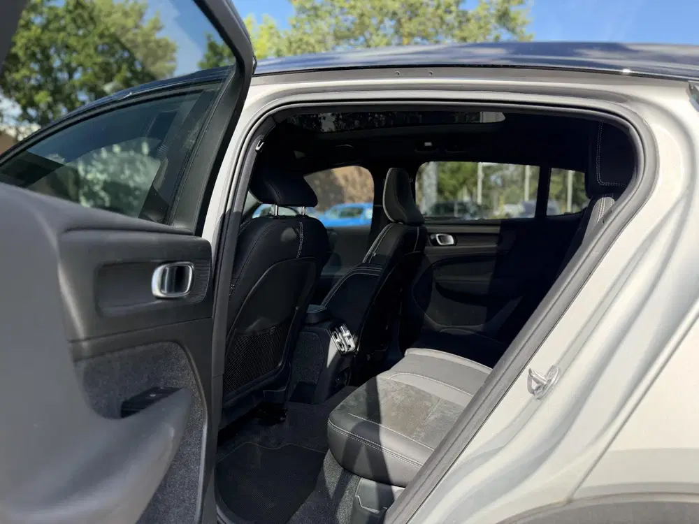 Volvo C40 Recharge Twin Intro Edition 78 kWh 4WD SOH uit 2022, foto 12