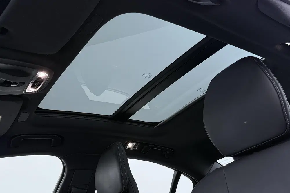Volvo S60 T8 R-Design uit 2020, foto 11