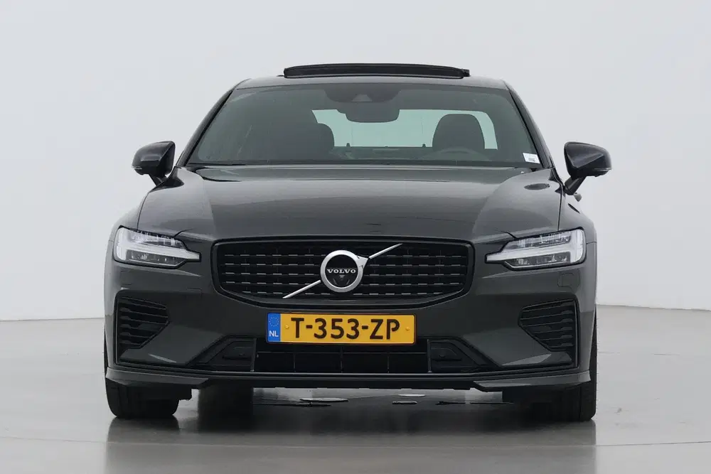 Volvo S60 T8 R-Design uit 2020, foto 16