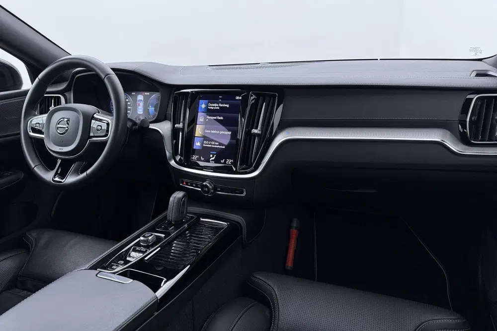 Volvo S60 T8 R-Design uit 2020, foto 17