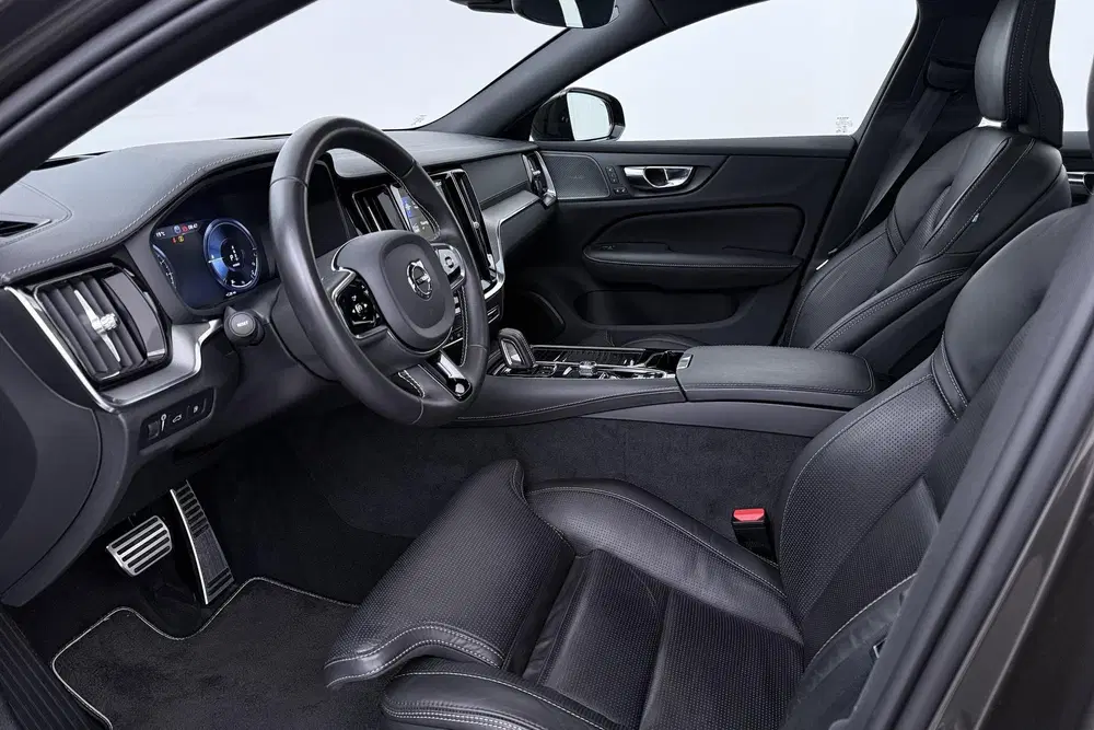 Volvo S60 T8 R-Design uit 2020, foto 3