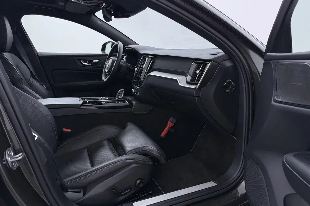 Volvo S60 T8 R-Design uit 2020, foto 5