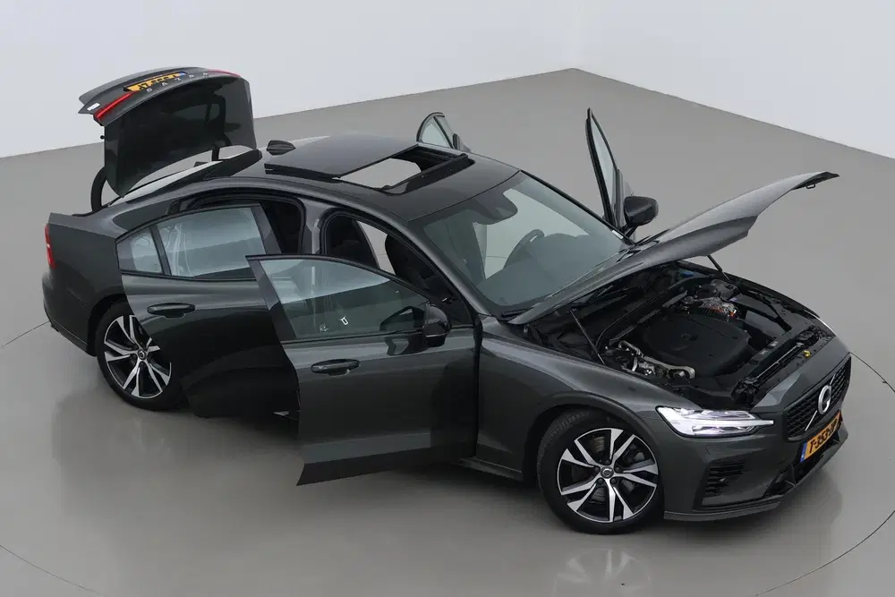 Volvo S60 T8 R-Design uit 2020, foto 6