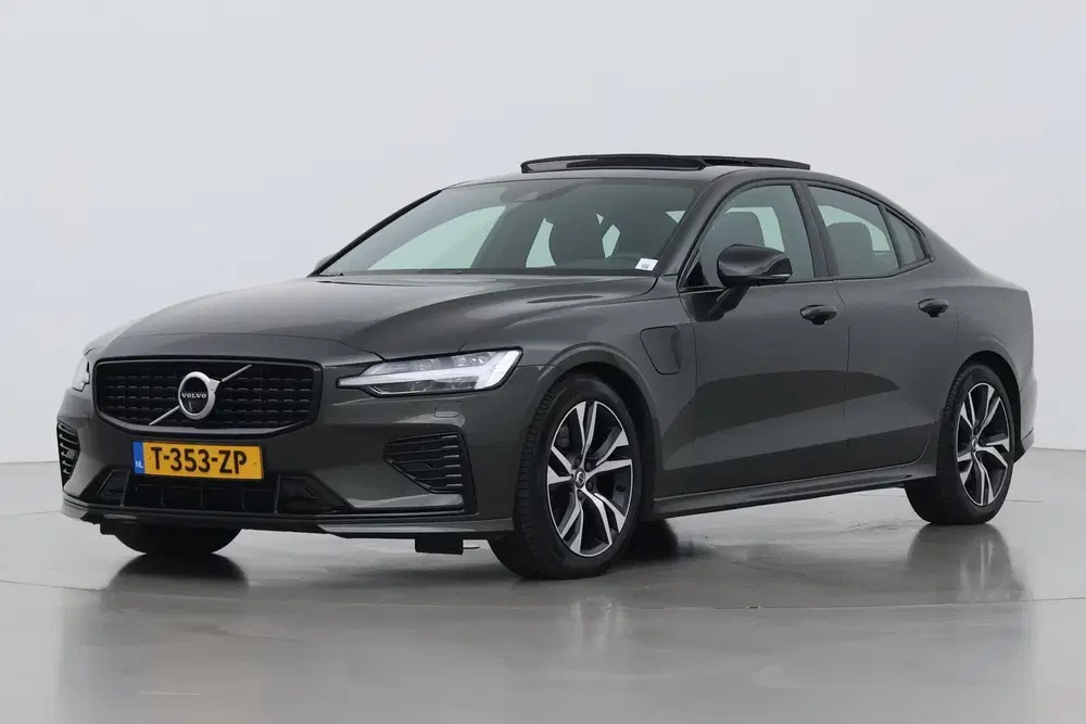 Volvo S60 T8 R-Design uit 2020, foto 8
