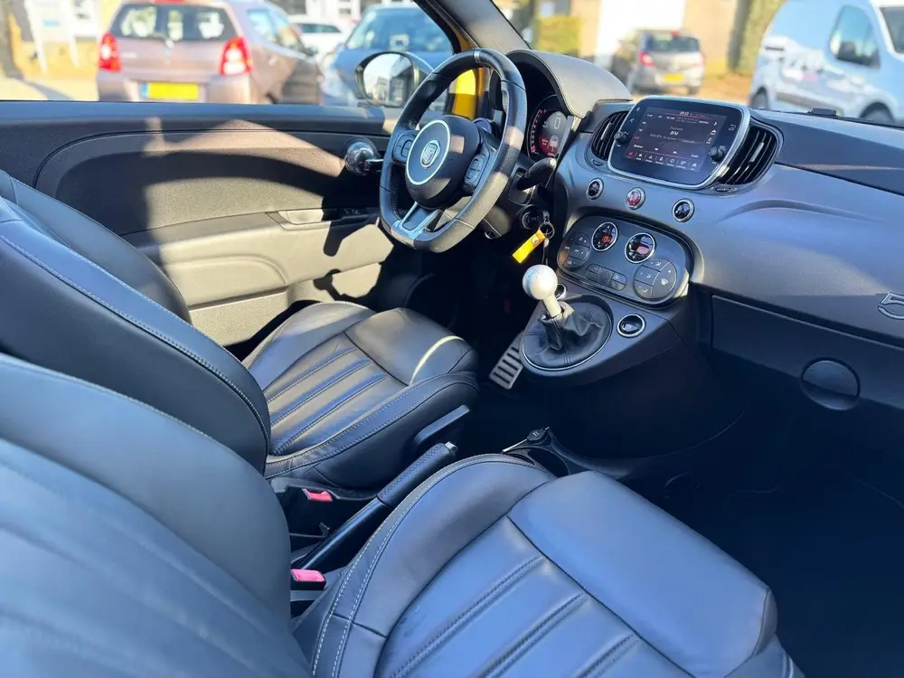 Abarth 595 1.4 T-Jet Abarth Turismo 70th Anniversary |CABRIO uit 2020, foto 10