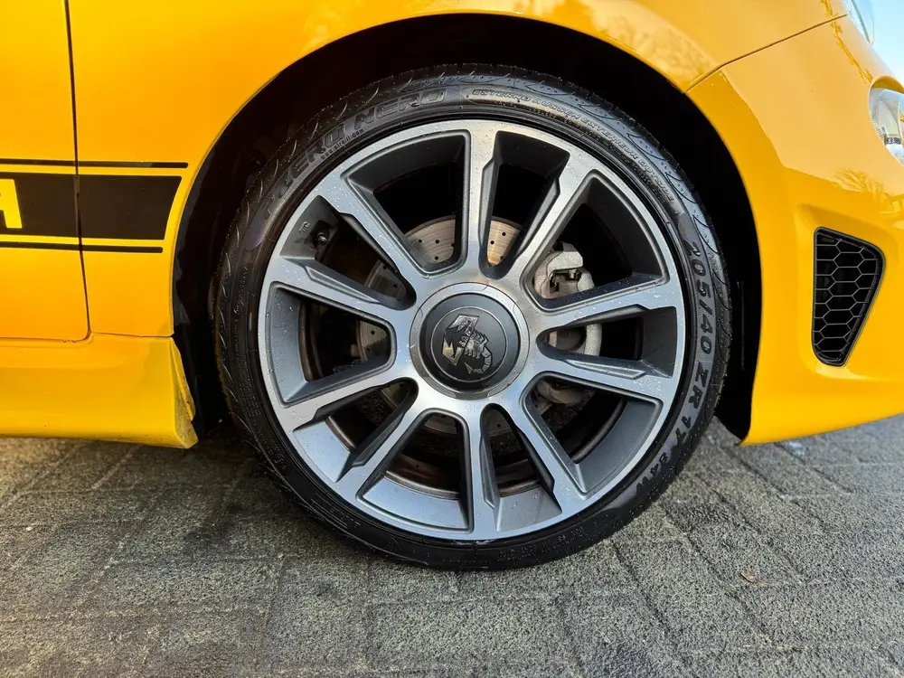 Abarth 595 1.4 T-Jet Abarth Turismo 70th Anniversary |CABRIO uit 2020, foto 13