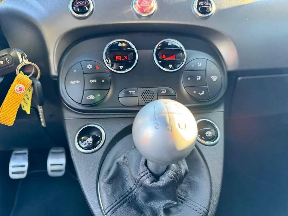 Abarth 595 1.4 T-Jet Abarth Turismo 70th Anniversary |CABRIO uit 2020, foto 15
