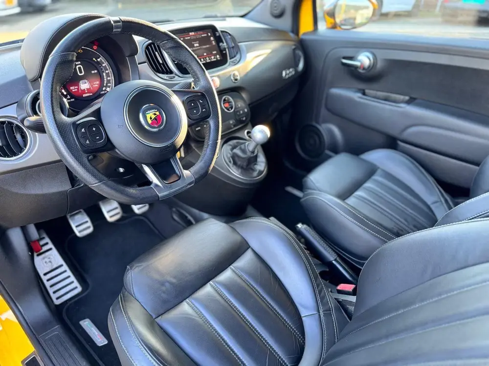 Abarth 595 1.4 T-Jet Abarth Turismo 70th Anniversary |CABRIO uit 2020, foto 6