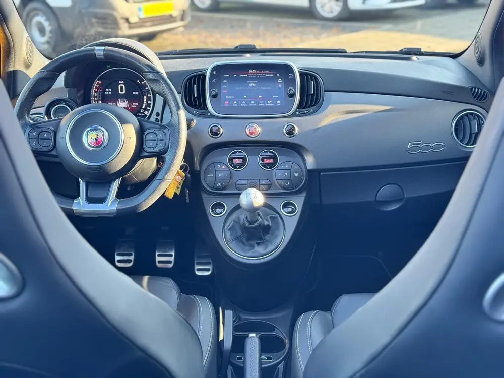 Abarth 595 1.4 T-Jet Abarth Turismo 70th Anniversary |CABRIO uit 2020, foto 9