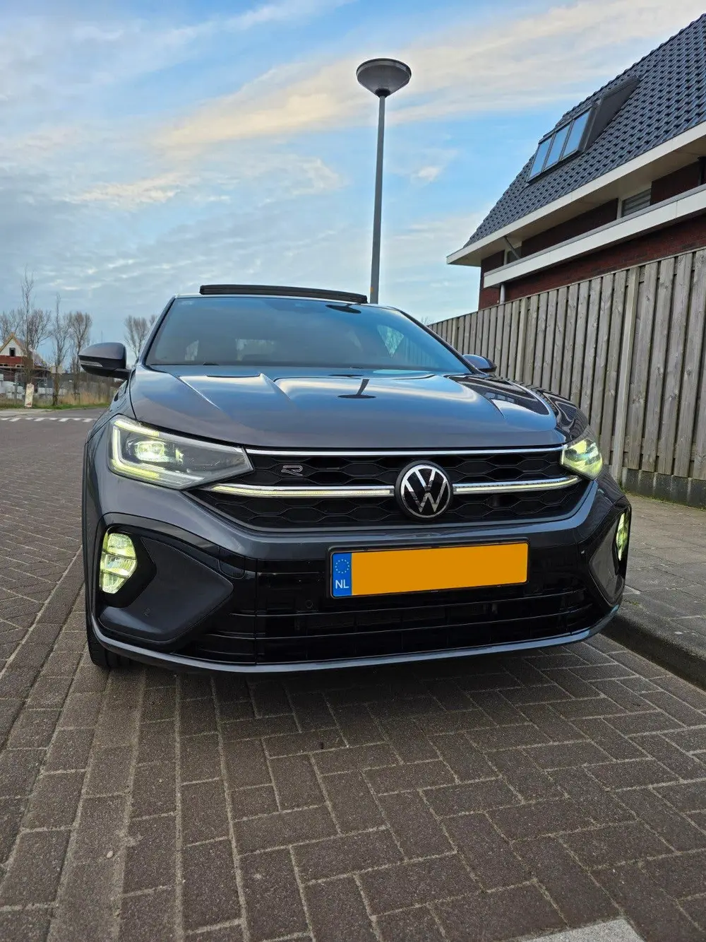 Volkswagen Taigo Turbo R-LINE 2022|PANO|LANE|ACC|DSG|18"|LED uit 2022, foto 3