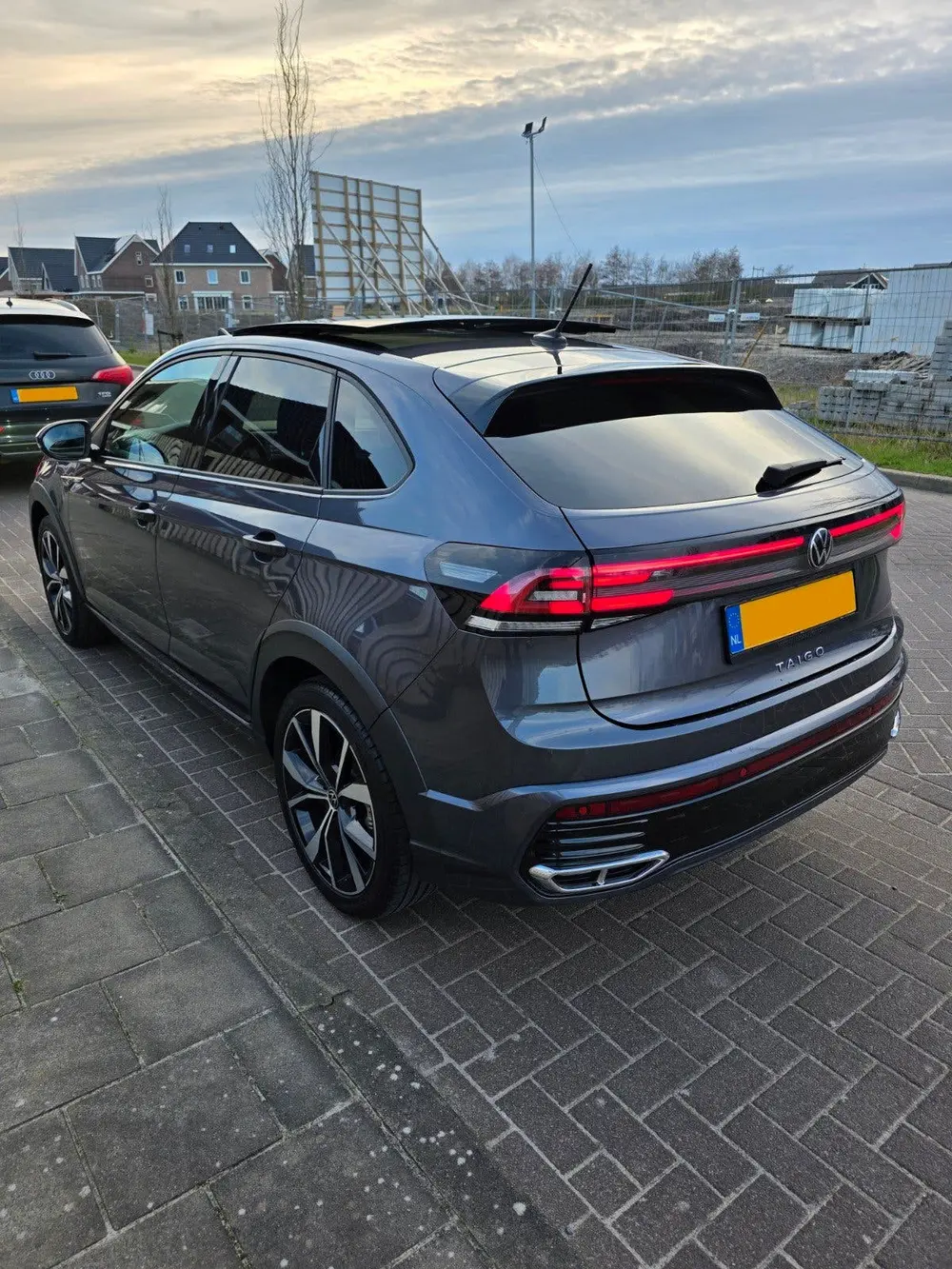 Volkswagen Taigo Turbo R-LINE 2022|PANO|LANE|ACC|DSG|18"|LED uit 2022, foto 4