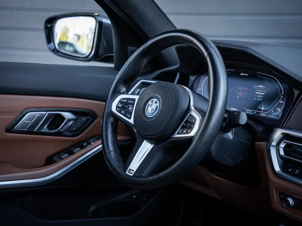 BMW 3-serie 330e High Executive uit 2021, foto 14