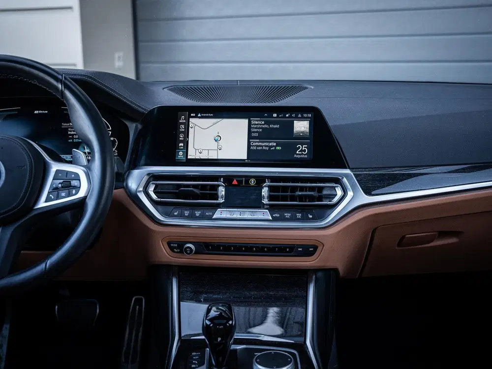 BMW 3-serie 330e High Executive uit 2021, foto 17