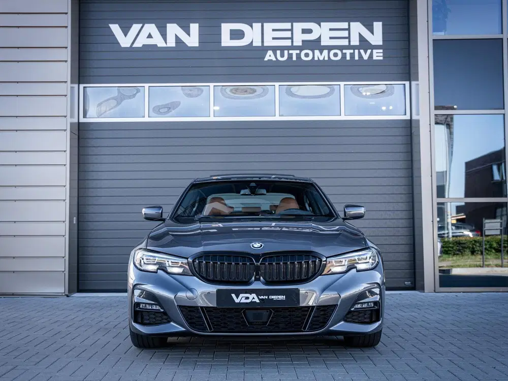 BMW 3-serie 330e High Executive uit 2021, foto 3