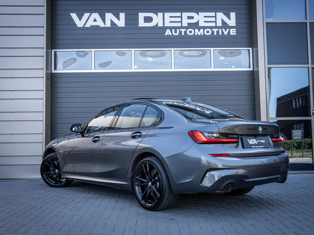 BMW 3-serie 330e High Executive uit 2021, foto 8