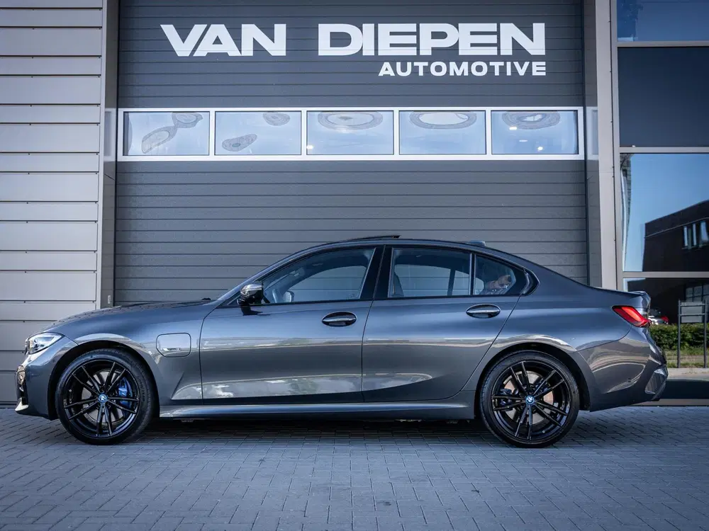 BMW 3-serie 330e High Executive uit 2021, foto 9