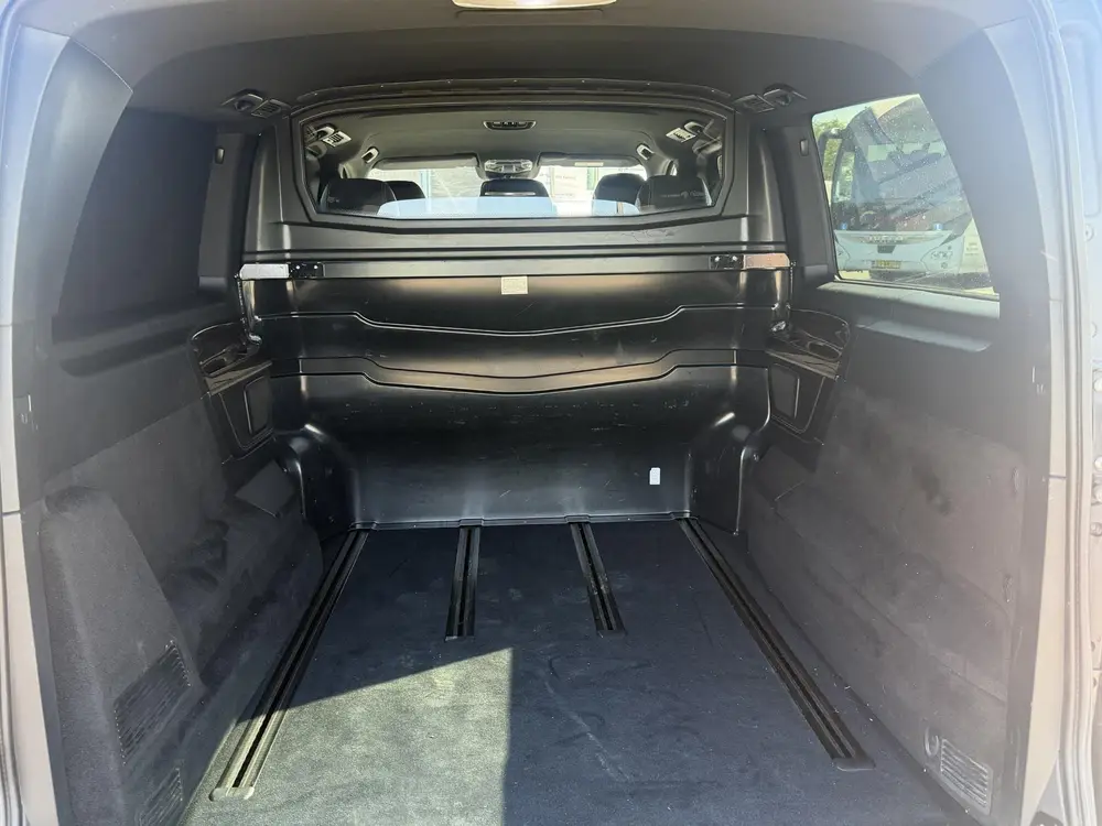 Mercedes-Benz V-Klasse 300d Extra Lang DC Avantgarde AMG uit 2019, foto 12