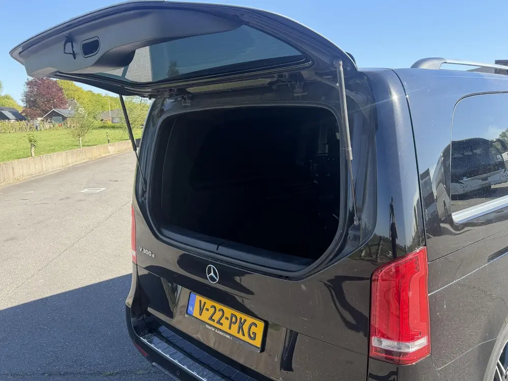 Mercedes-Benz V-Klasse 300d Extra Lang DC Avantgarde AMG uit 2019, foto 5