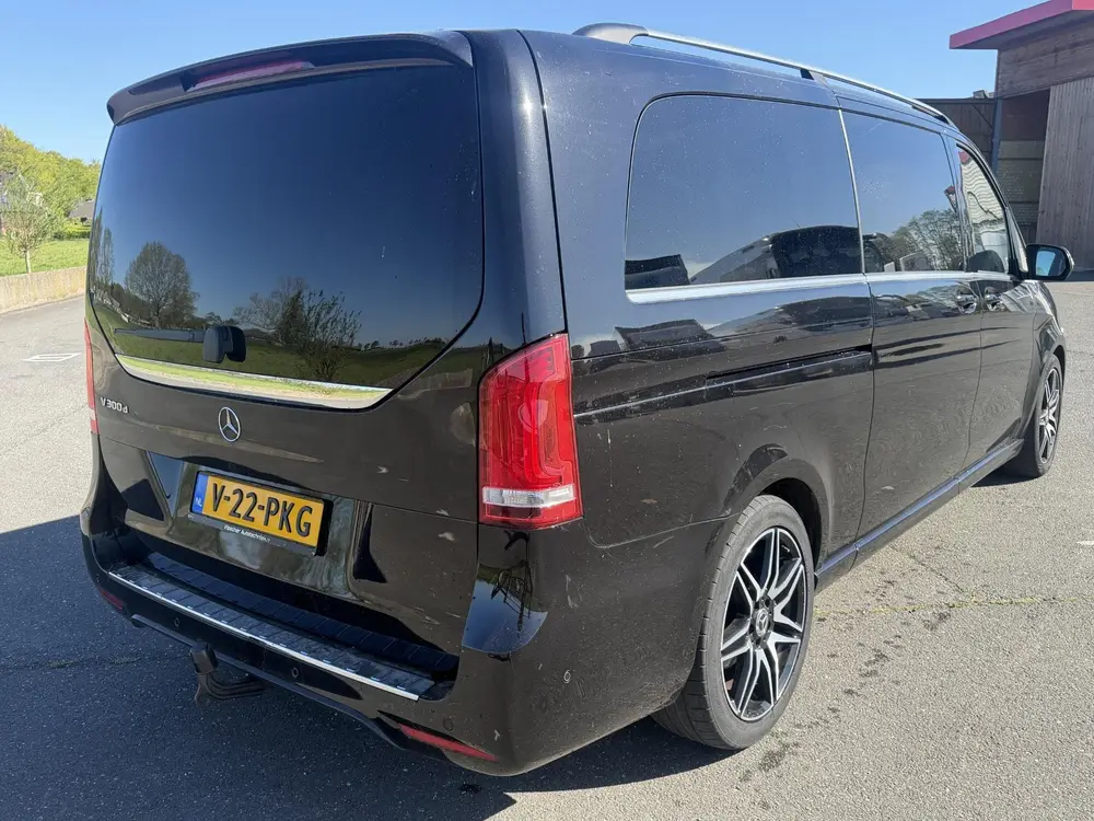Mercedes-Benz V-Klasse 300d Extra Lang DC Avantgarde AMG uit 2019, foto 8