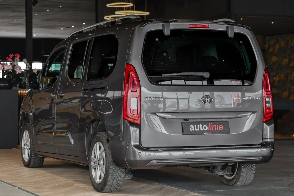 Toyota Proace City 1.2 Turbo Professional Long 7p. HUD uit 2020, foto 2