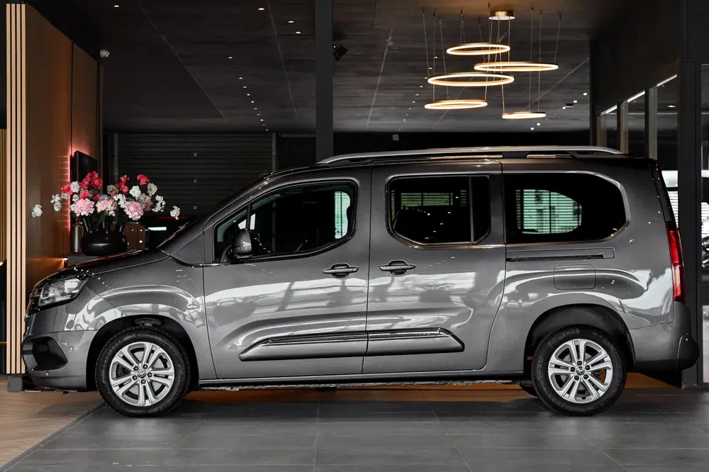 Toyota Proace City 1.2 Turbo Professional Long 7p. HUD uit 2020, foto 5