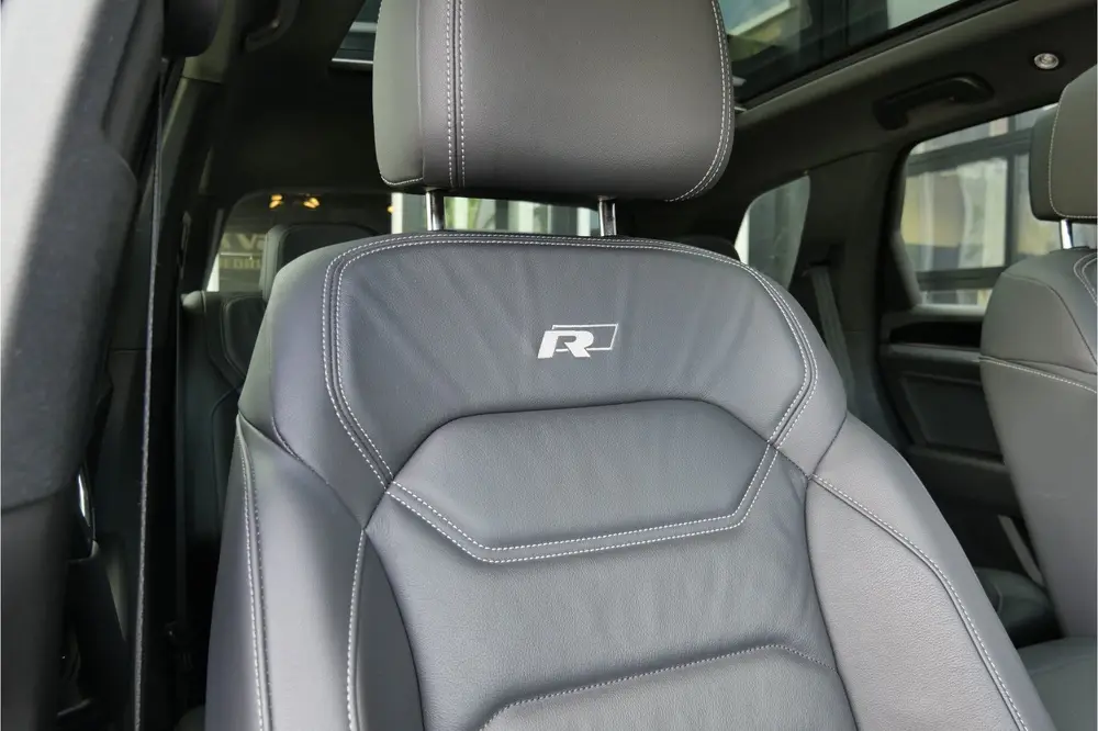 Volkswagen Touareg 3.0 TSI R-Line 340 PK | Pano | Luchtverin uit 2019, foto 20