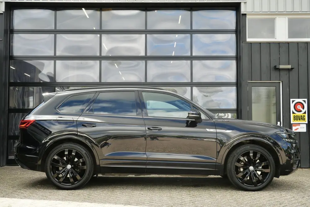 Volkswagen Touareg 3.0 TSI R-Line 340 PK | Pano | Luchtverin uit 2019, foto 4