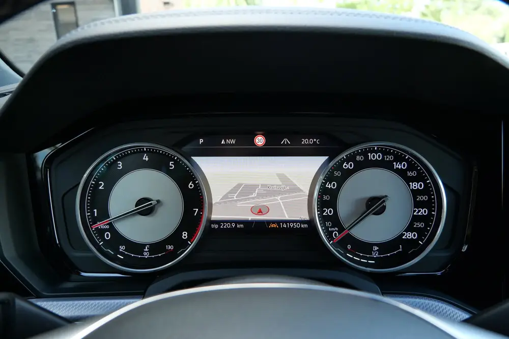 Volkswagen Touareg 3.0 TSI R-Line 340 PK | Pano | Luchtverin uit 2019, foto 7