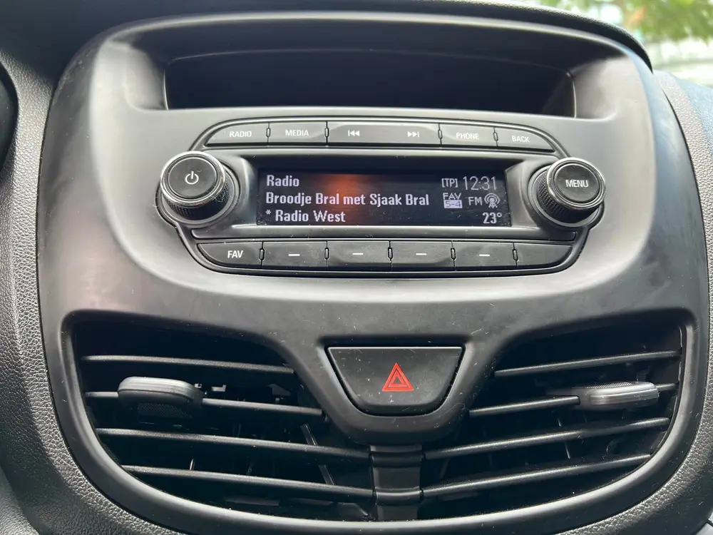 Opel Karl 1.0 ecoFLEX 120 Jaar Edition uit 2019, foto 15