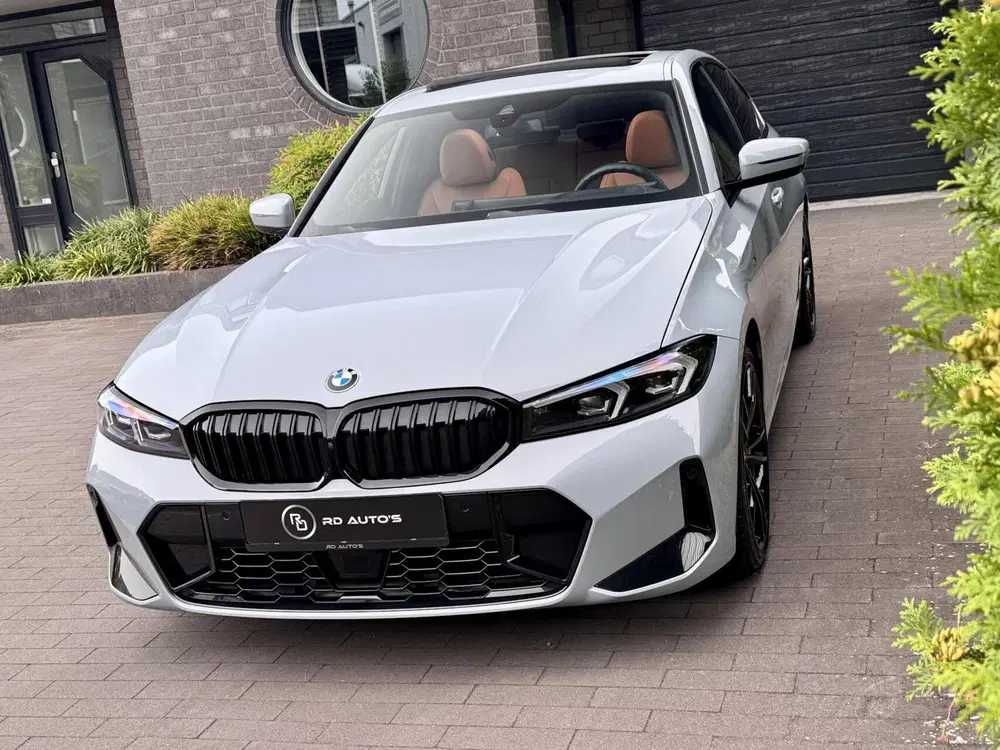 BMW 3-serie 318i M Sport Brooklyn Grau Pano H uit 2024, foto 10