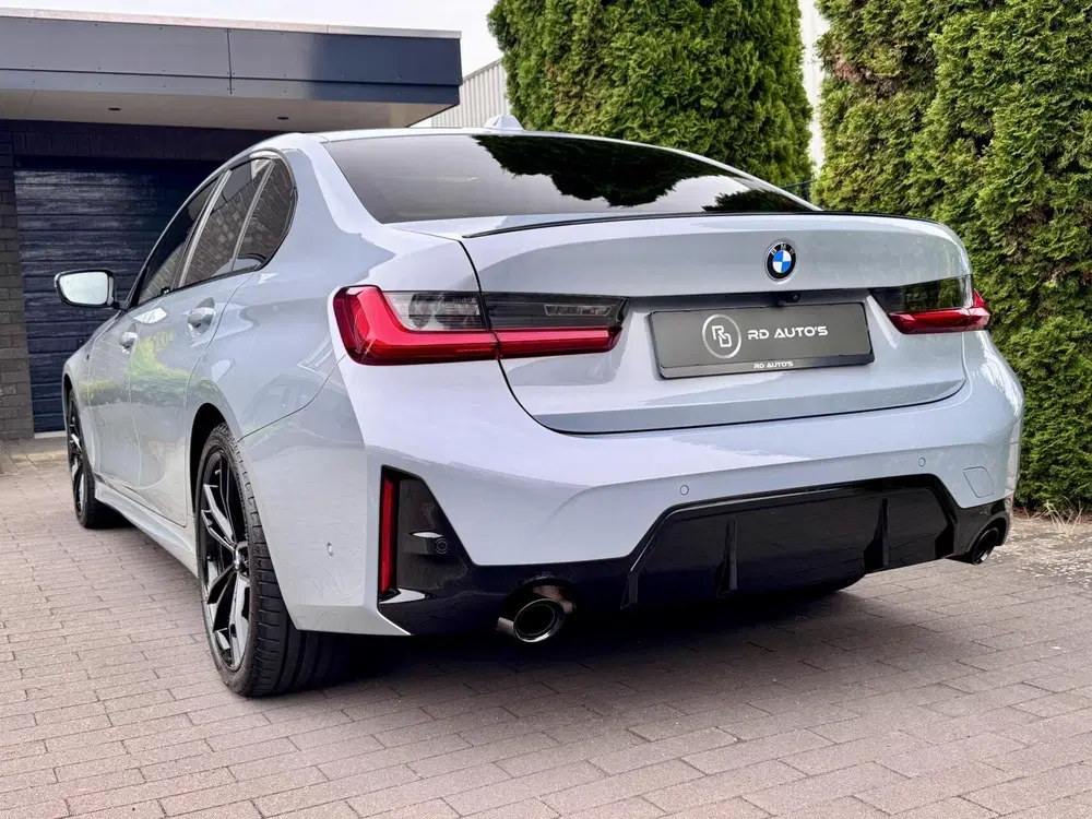 BMW 3-serie 318i M Sport Brooklyn Grau Pano H uit 2024, foto 11