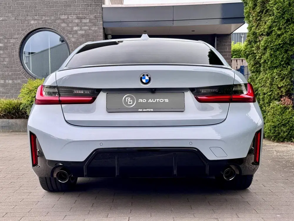 BMW 3-serie 318i M Sport Brooklyn Grau Pano H uit 2024, foto 12