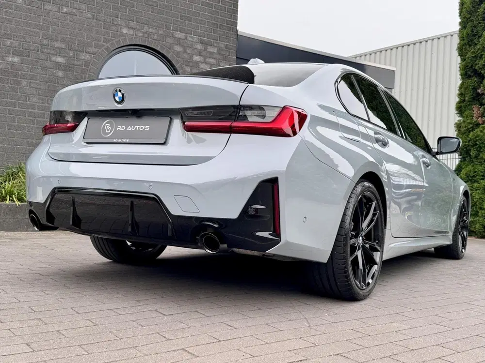 BMW 3-serie 318i M Sport Brooklyn Grau Pano H uit 2024, foto 15