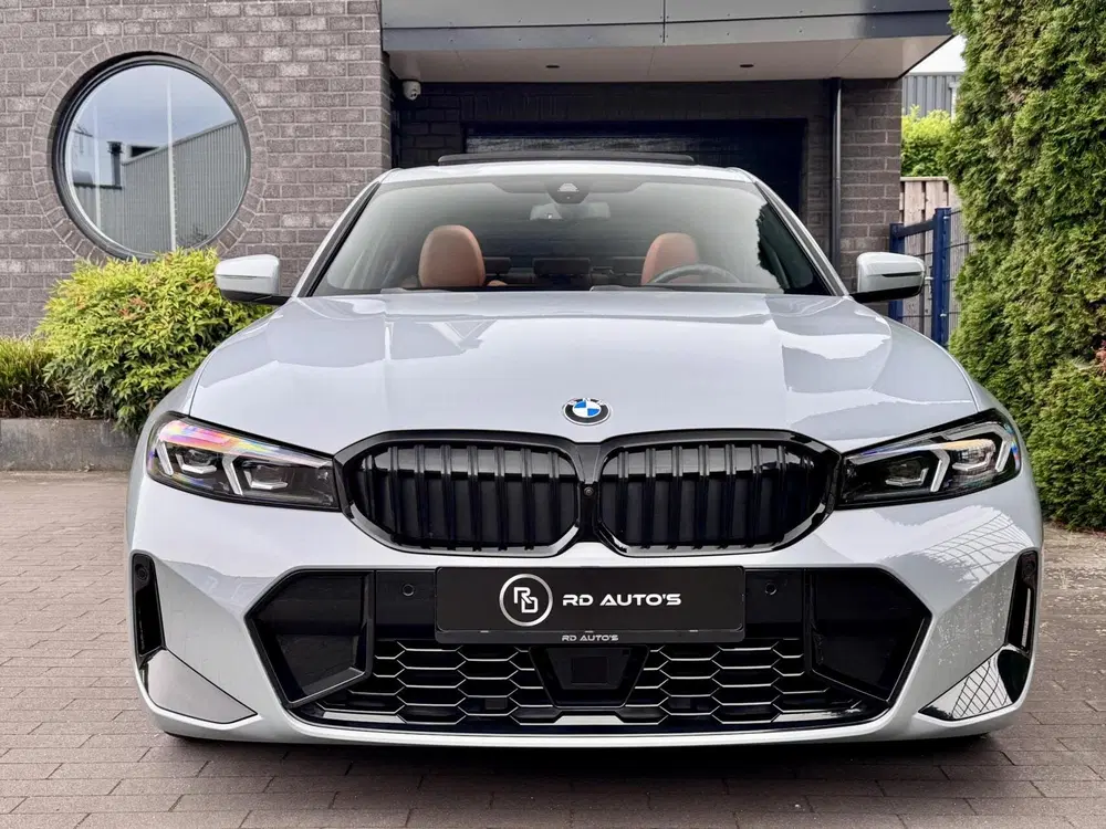 BMW 3-serie 318i M Sport Brooklyn Grau Pano H uit 2024, foto 9