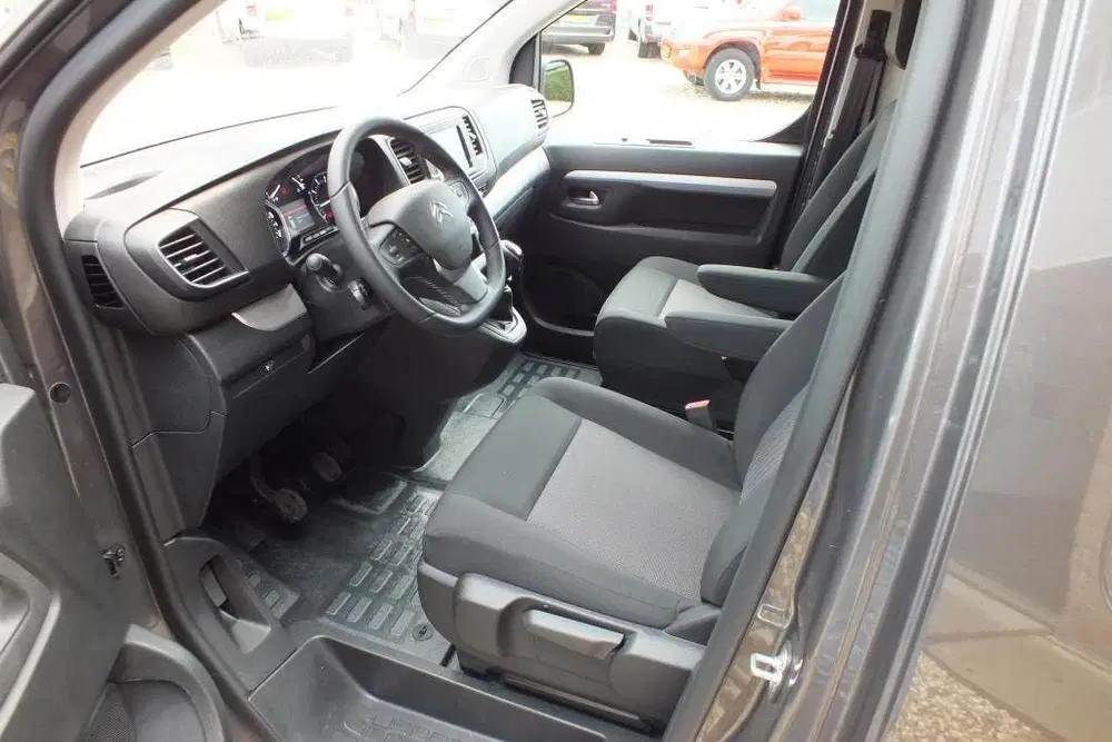 Citroën Jumpy Citroen JUMPY 1.5 BlueHDI 100 L3 S&S Navig uit 2023, foto 2