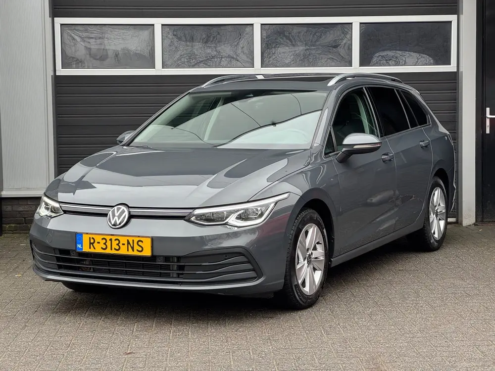 Volkswagen Golf Variant 1.0 eTSI DSG Life Pano, Adaptive Cru uit 2021