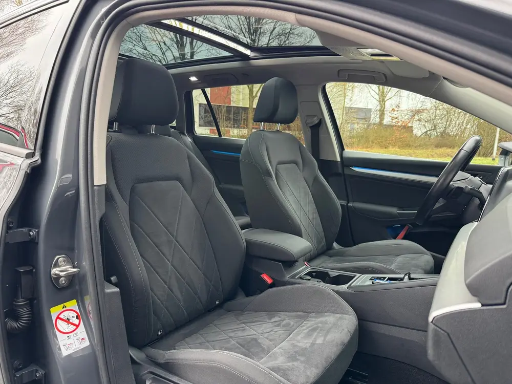 Volkswagen Golf Variant 1.0 eTSI DSG Life Pano, Adaptive Cru uit 2021, foto 7
