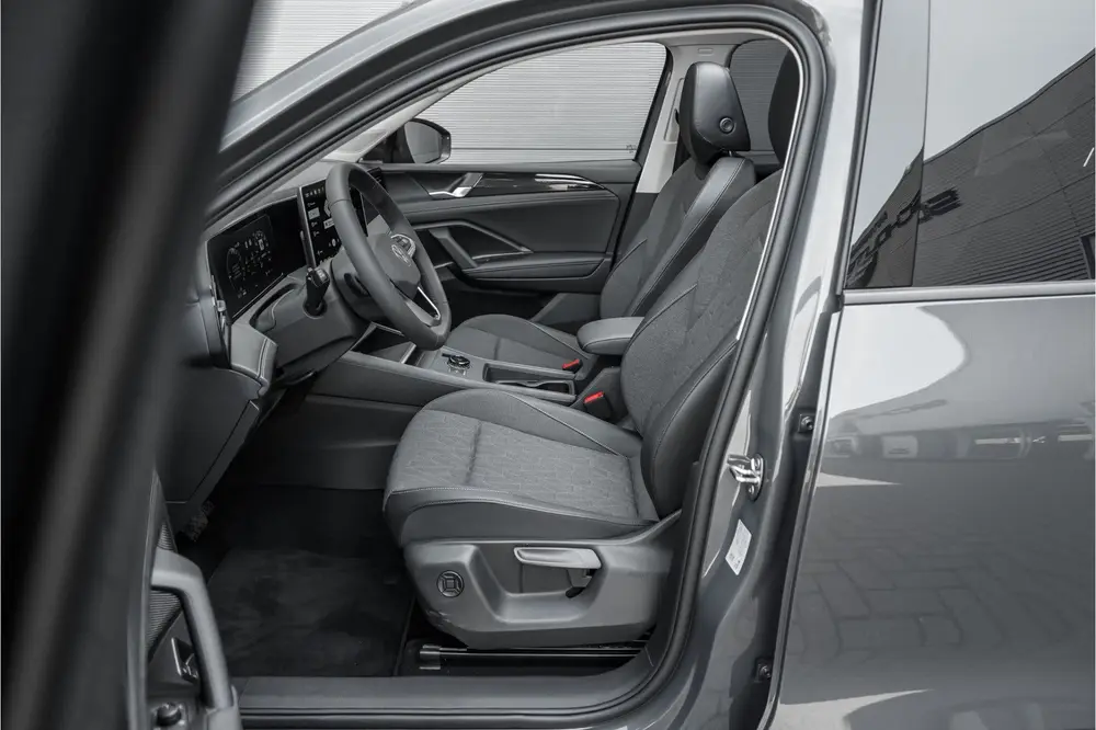 Volkswagen Tiguan 1.5 eHybrid 30 Year Ed Style IQ Winterpack uit 2026, foto 4