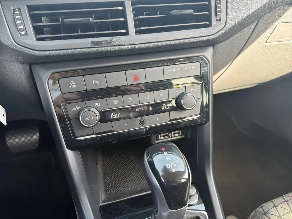 Volkswagen T-Cross 1.0 TSI Life R-Line uit 2020, foto 17