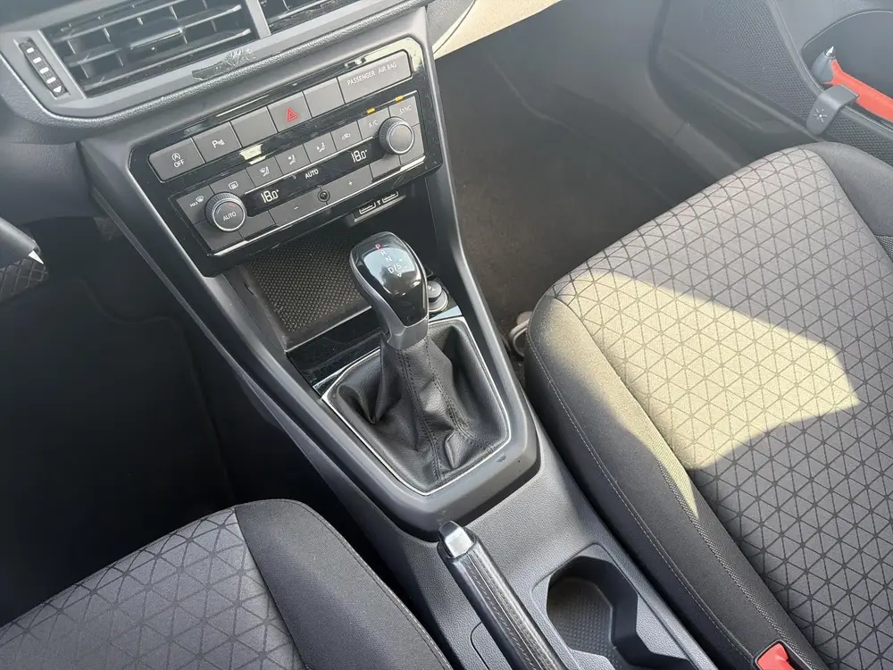 Volkswagen T-Cross 1.0 TSI Life R-Line uit 2020, foto 18