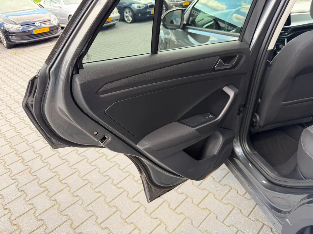 Volkswagen T-Roc 1.5 TSI Life automaat nieuwstaat uit 2023, foto 11