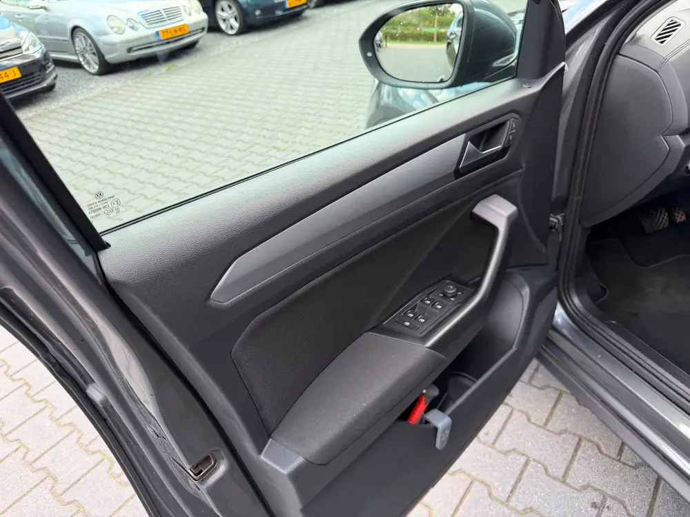 Volkswagen T-Roc 1.5 TSI Life automaat nieuwstaat uit 2023, foto 12