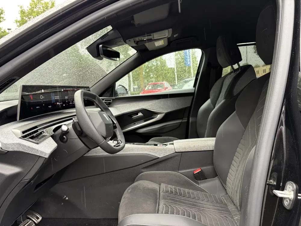 Peugeot 5008 1.2 Hybrid 145 GT 7p ADAPTIVE CRUISE uit 2025, foto 11